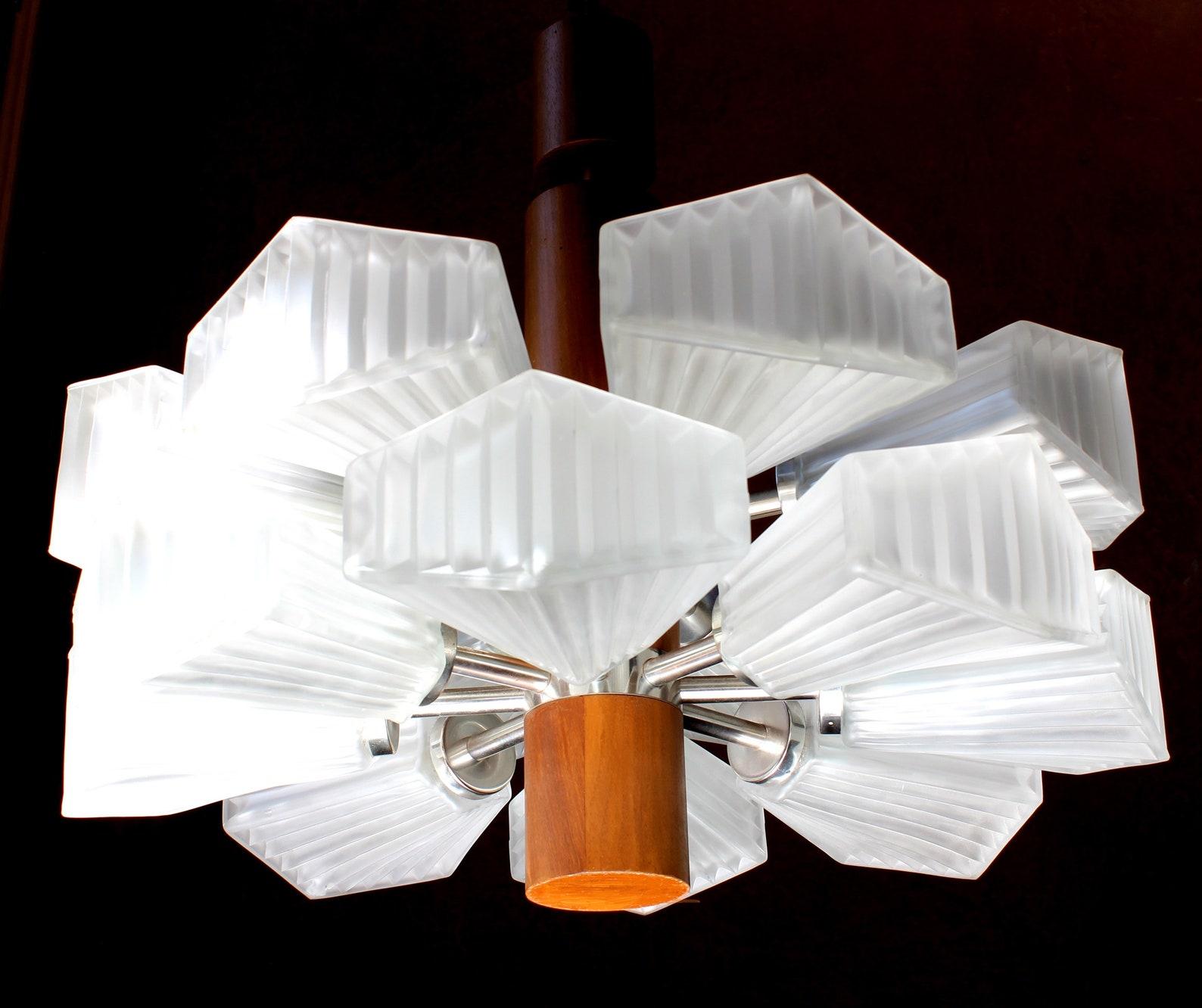 Architectural Temde Teak Chandelier, Germany 1960s In Good Condition For Sale In Berlin, BE
