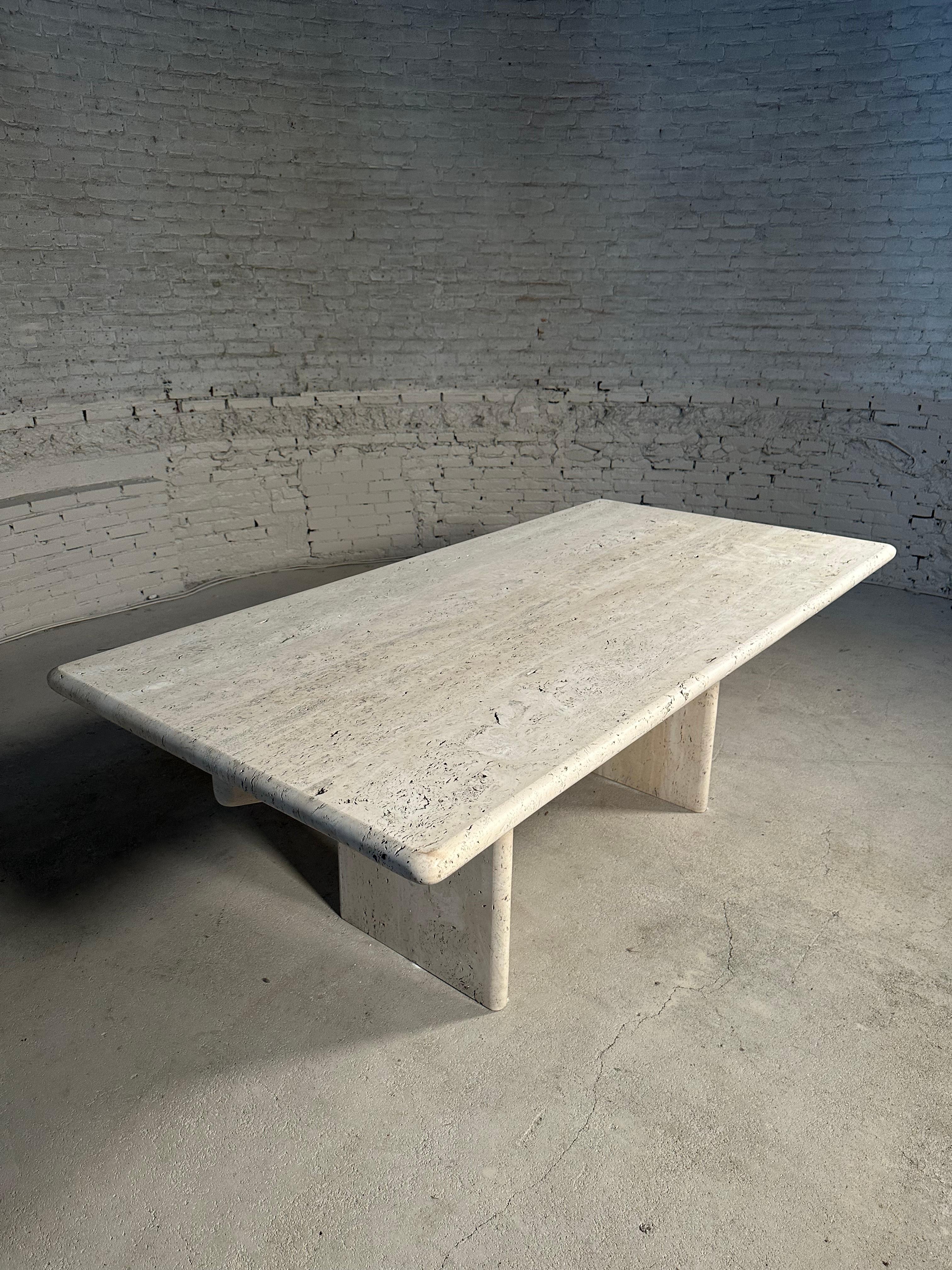 Architectural Travertine Dining Table In Good Condition For Sale In BREDA, NL