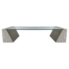 Architektonischer Couchtisch aus ungefülltem Travertin und Glas