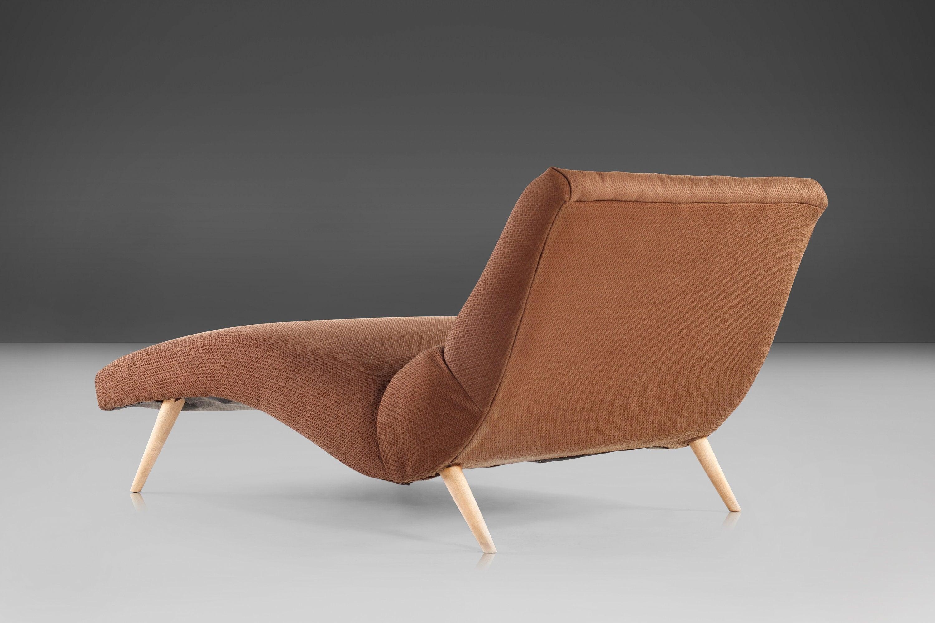 Architectural Wave Chaise Lounge Chair by Lawrence Peabody for Selig, c. 1960s In Good Condition For Sale In Deland, FL