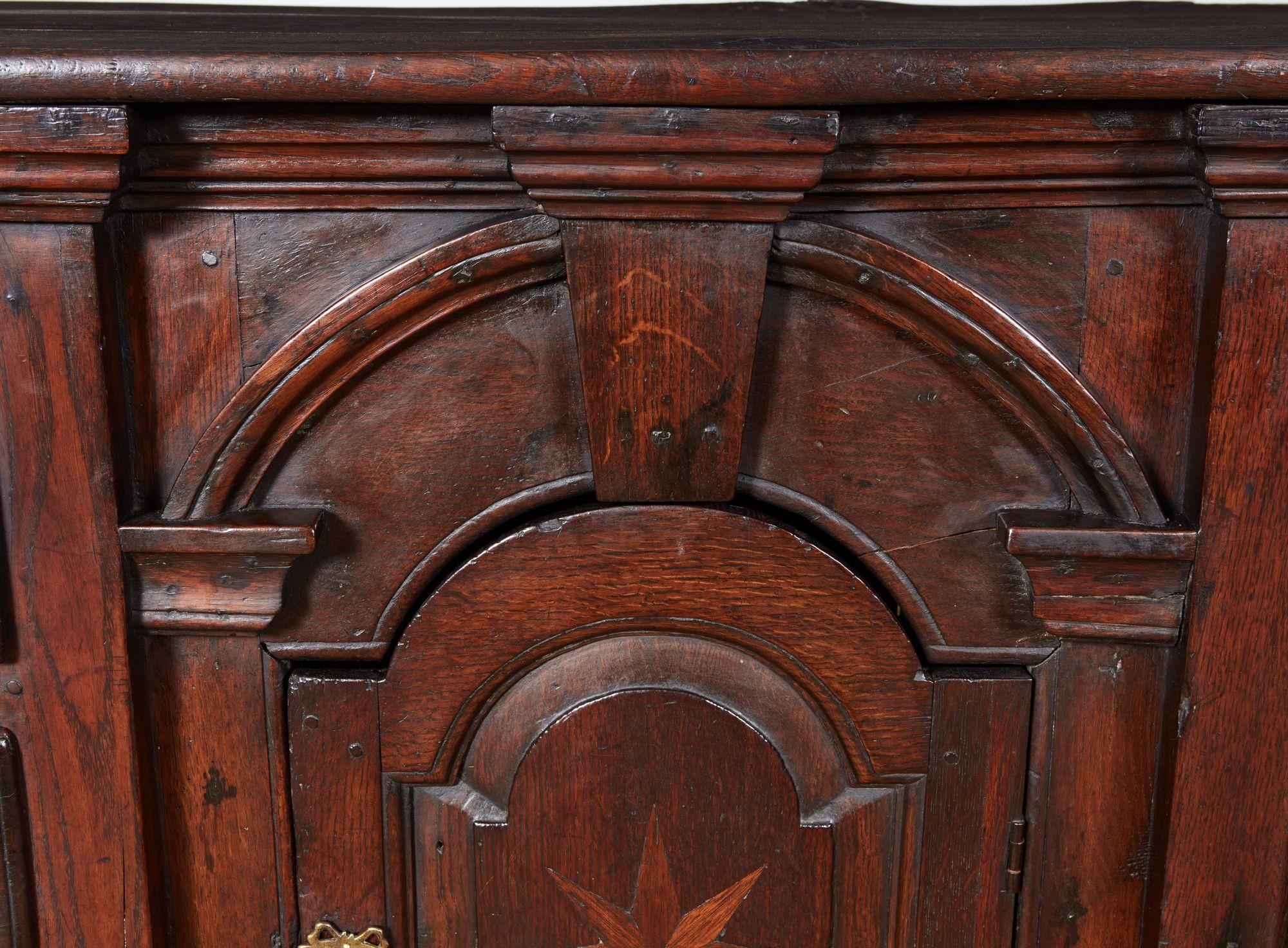 Comò basso architettonico gallese in vendita 3