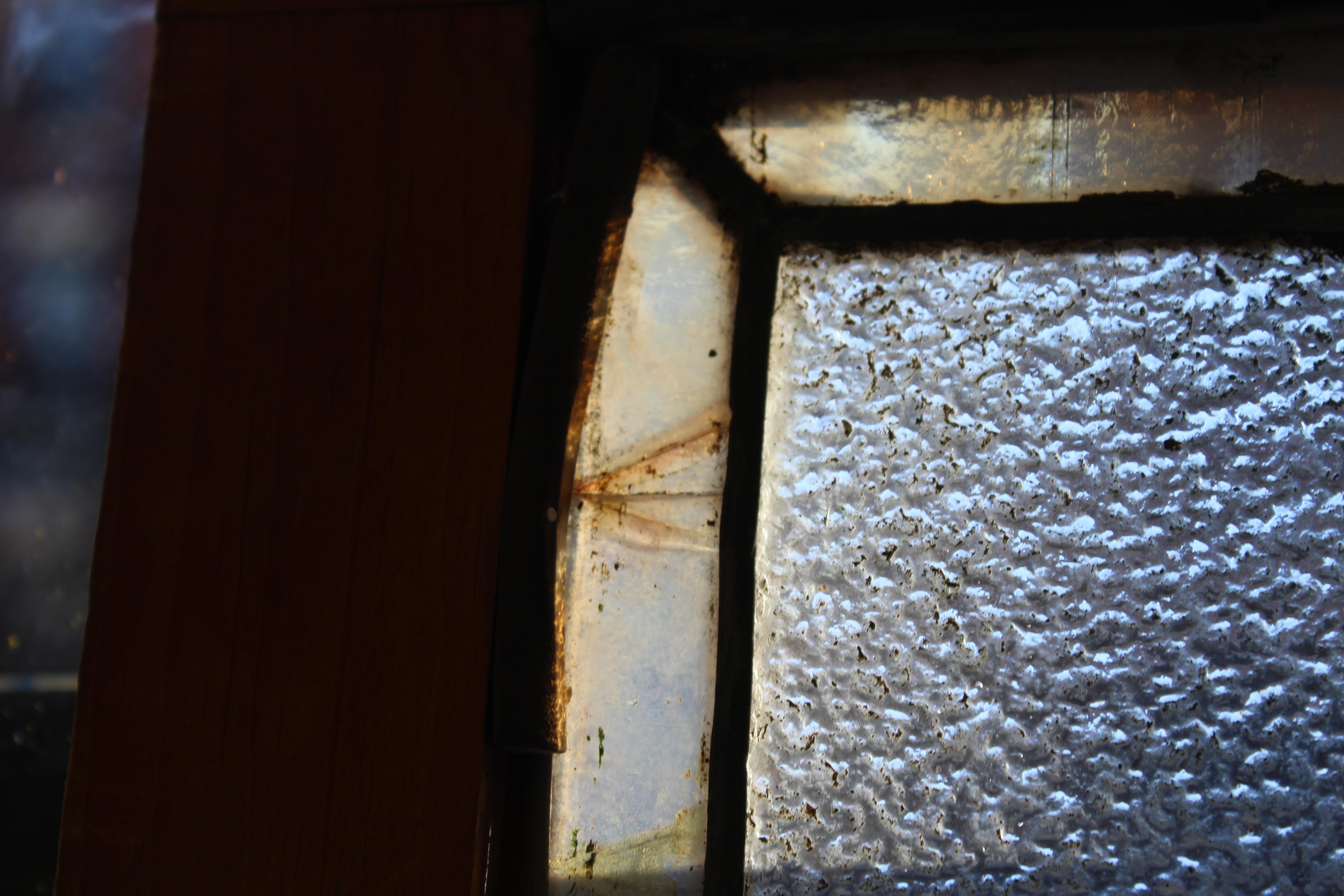 Finestra architettonica con cigni 48