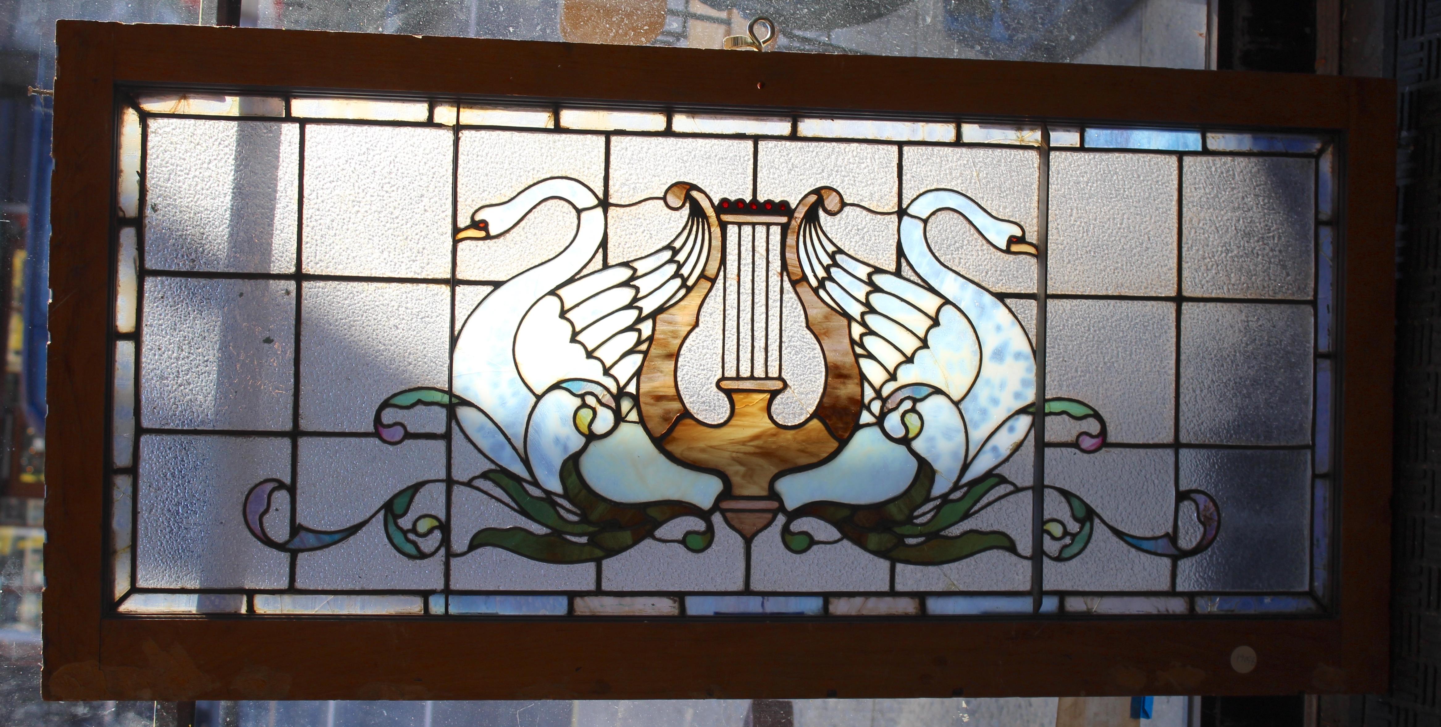 Finestra architettonica con cigni 48