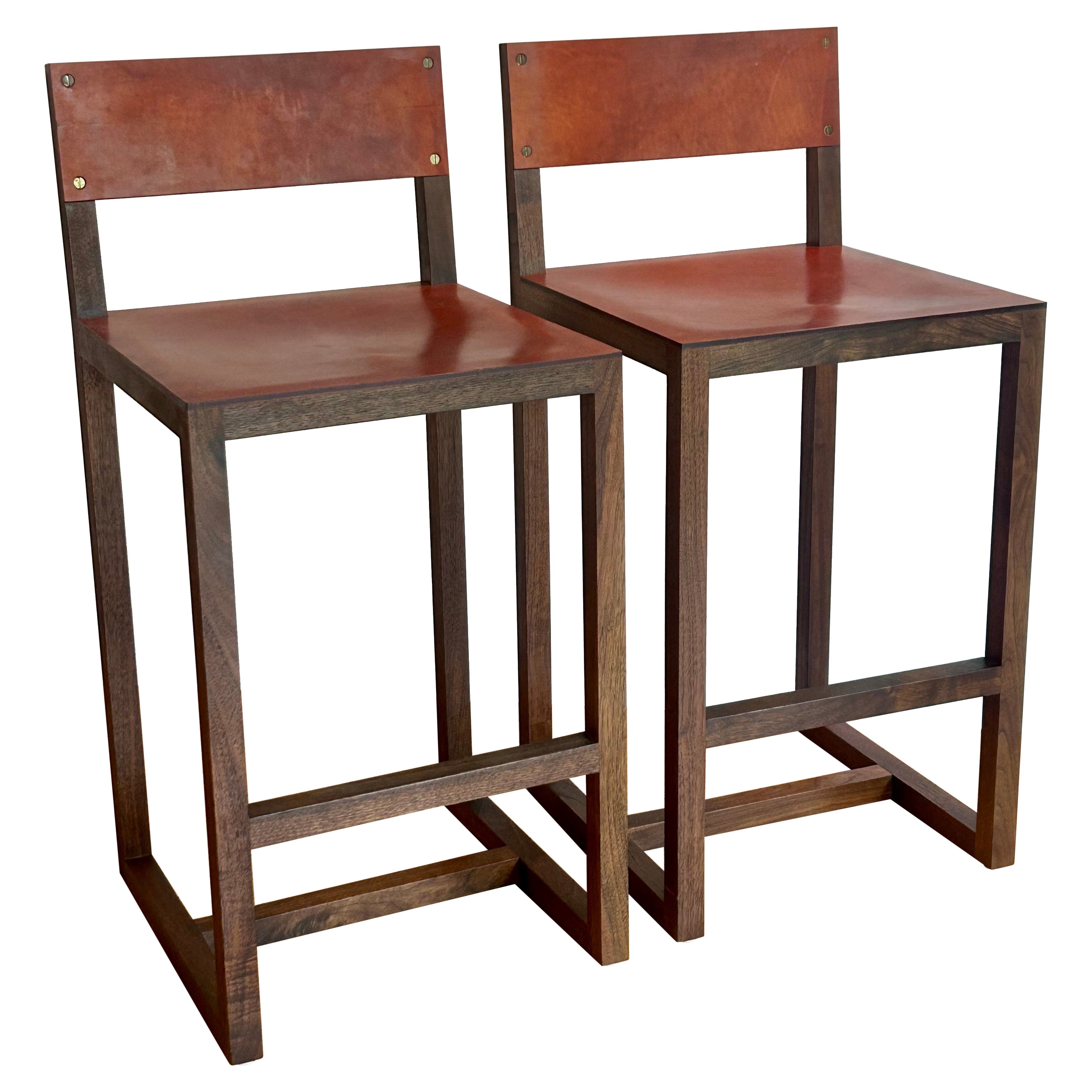 Tabourets de comptoir en bois et cuir BDDW 2005 en vente