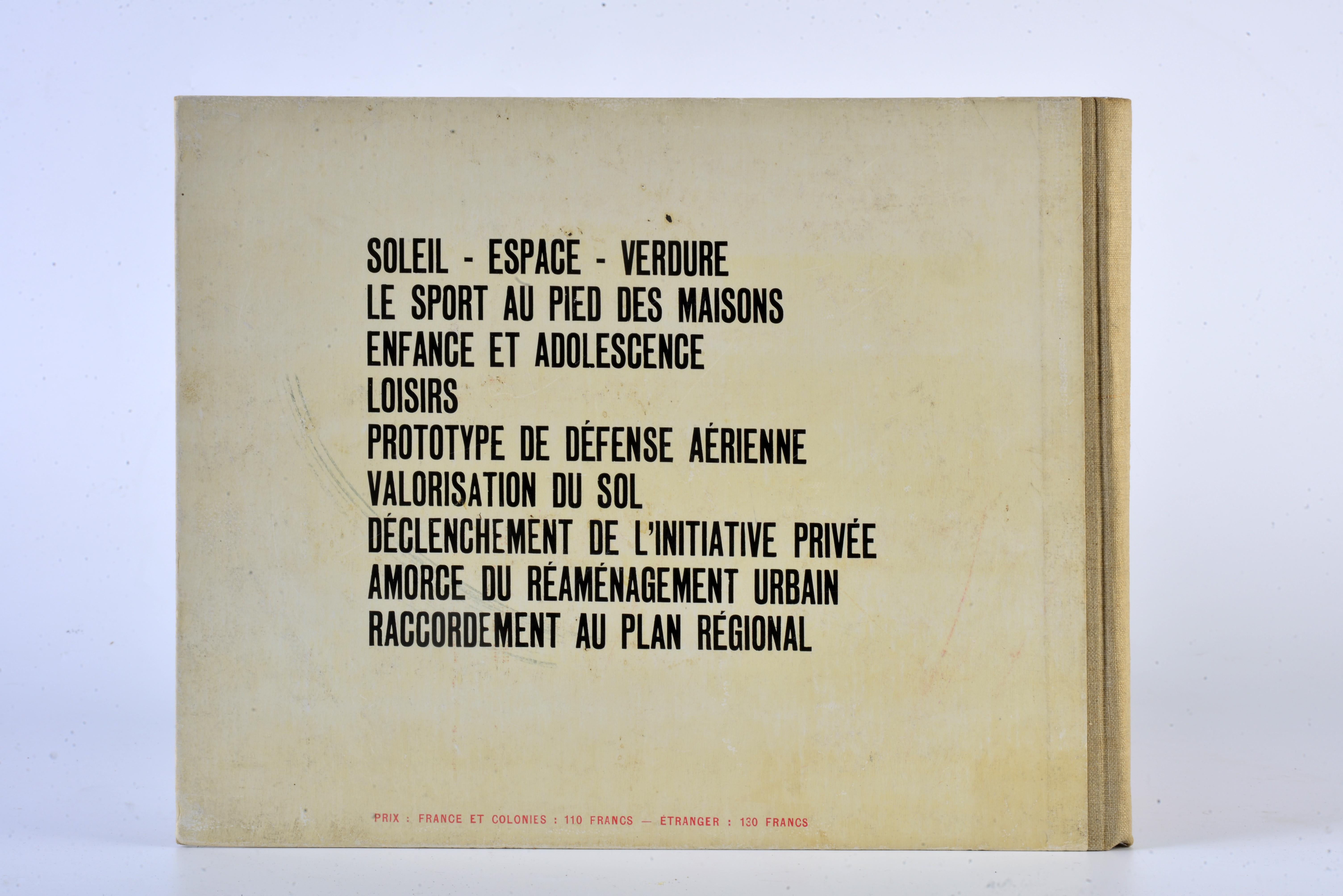 Papier Livre d'architecture de Le Corbusier publié en France en 1938 en vente