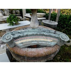 Architrave scolpito a centina, in marmi policromi, intarsiati, italia