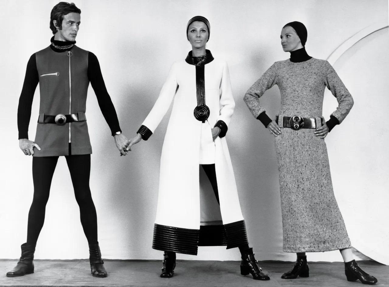 Manteau Maxi d'archive de 1969 Pierre Cardin documenté en vinyle rouge et noir Space-Age Mod en vente 6