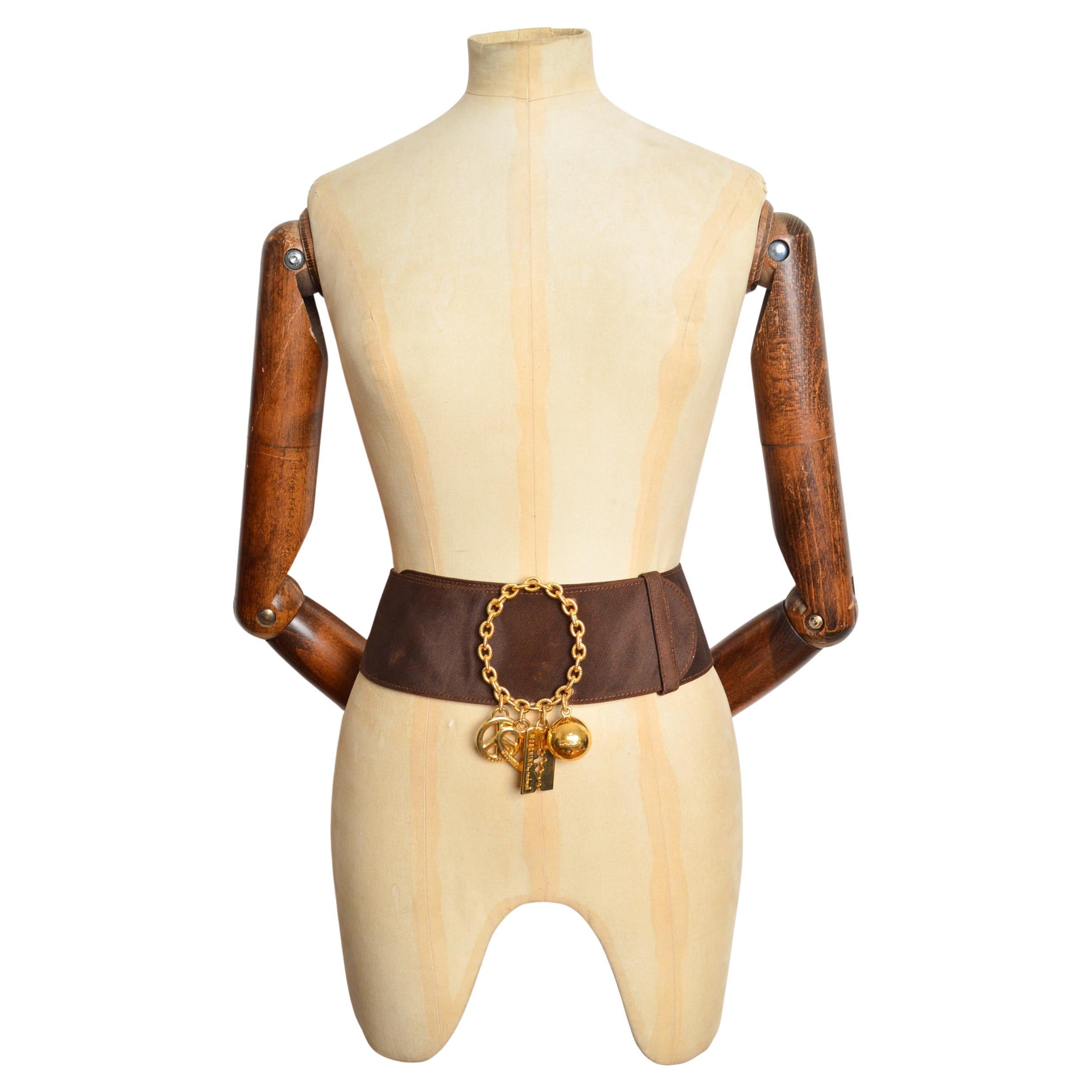 Cintura d
archivio degli anni
80 Moschino in jacquard marrone e charme d
oro