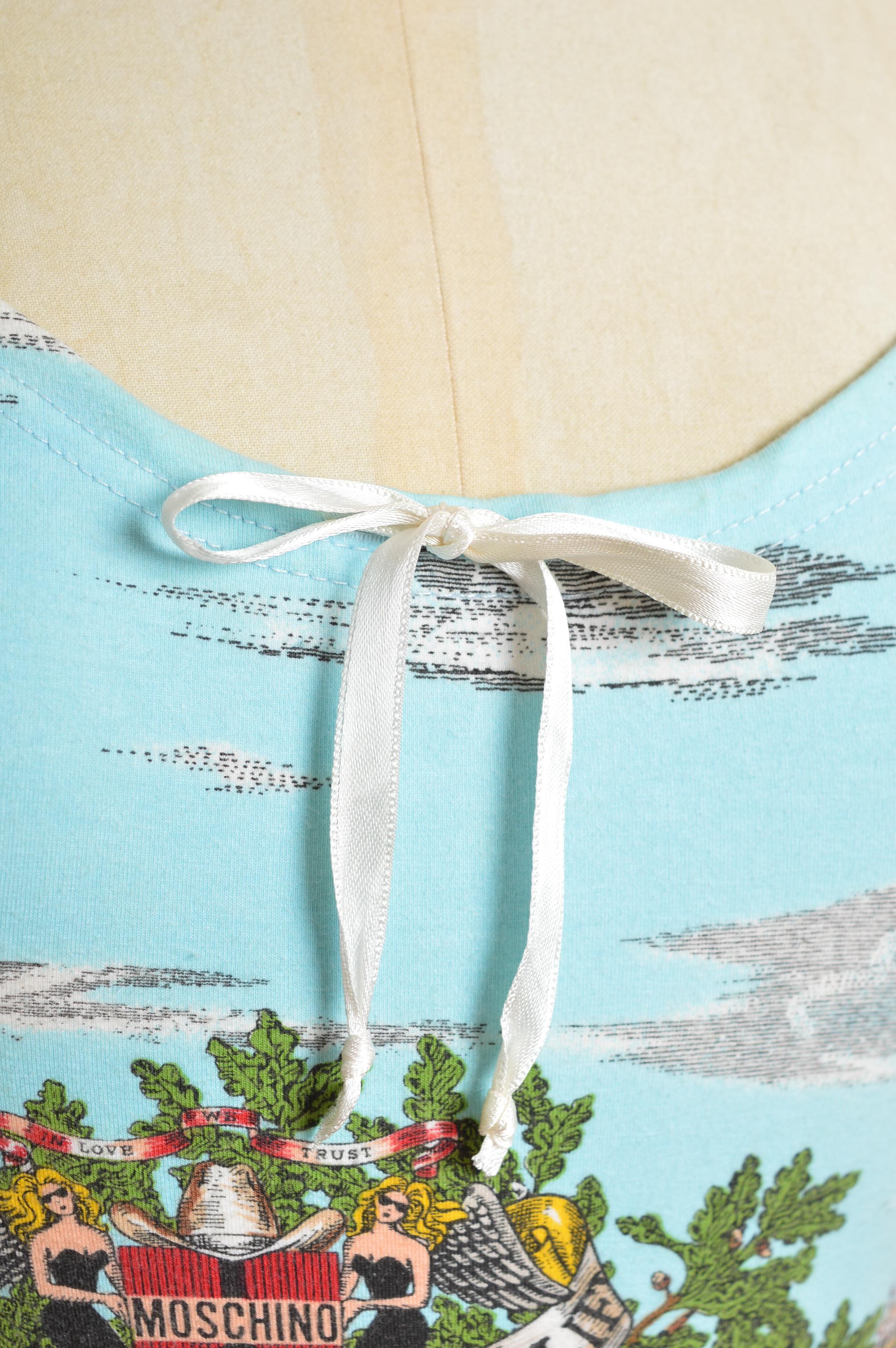 Archiv 1990er Moschino Cloud Print Jersey Buntes Baby Blau Mikro-Minikleid im Zustand „Gut“ im Angebot in Sheffield, GB
