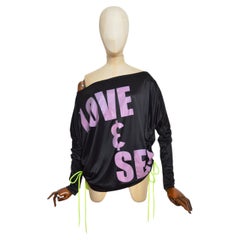 Archiv 2000's Dolce & Gabbana Liebe & Sex Batwing Y2K Slogan von der Schulter Top
