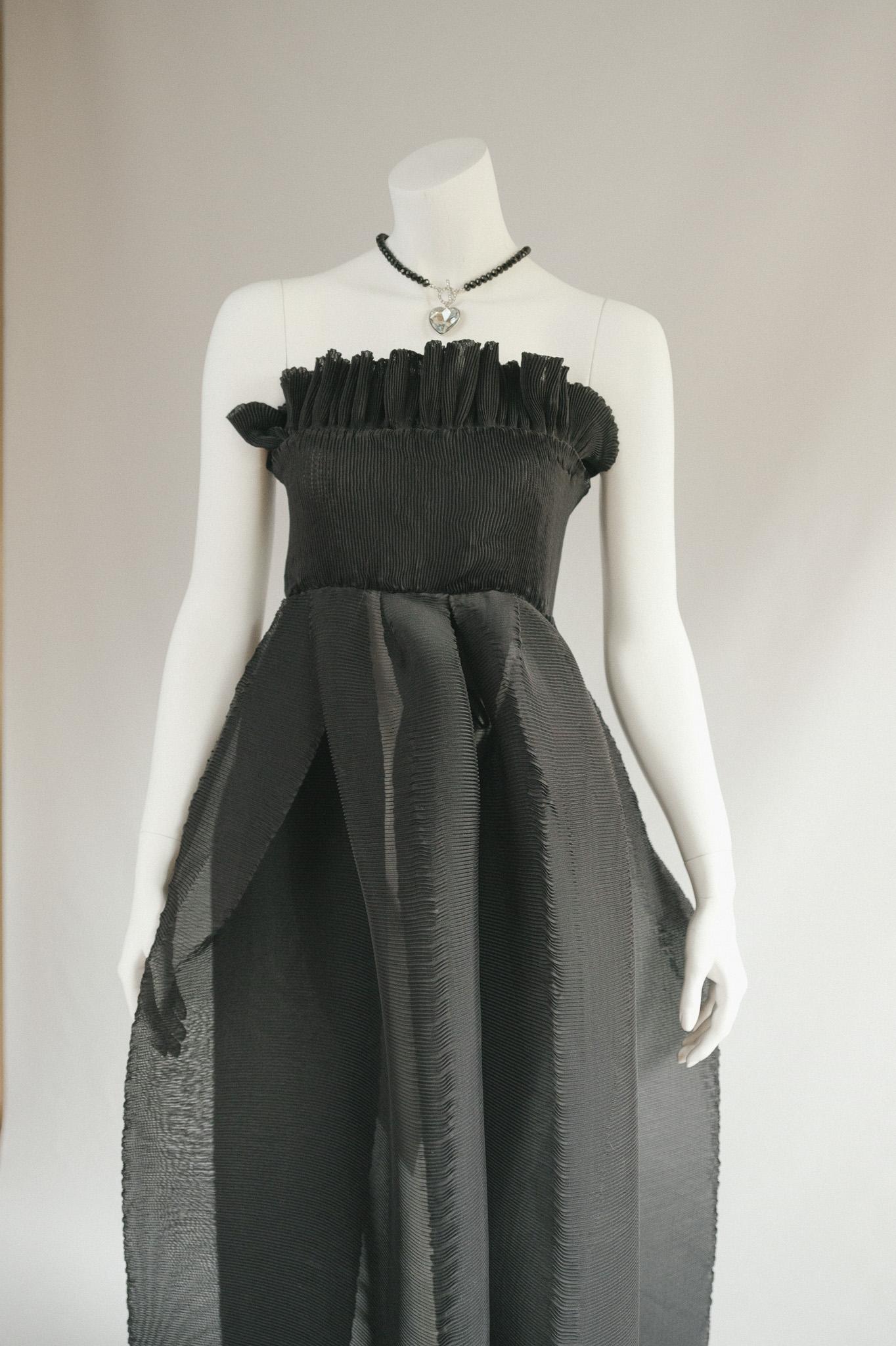 Archival Couture Anfang 1988 Romeo Gigli plissiertes Pliss-Kleid im Angebot 6