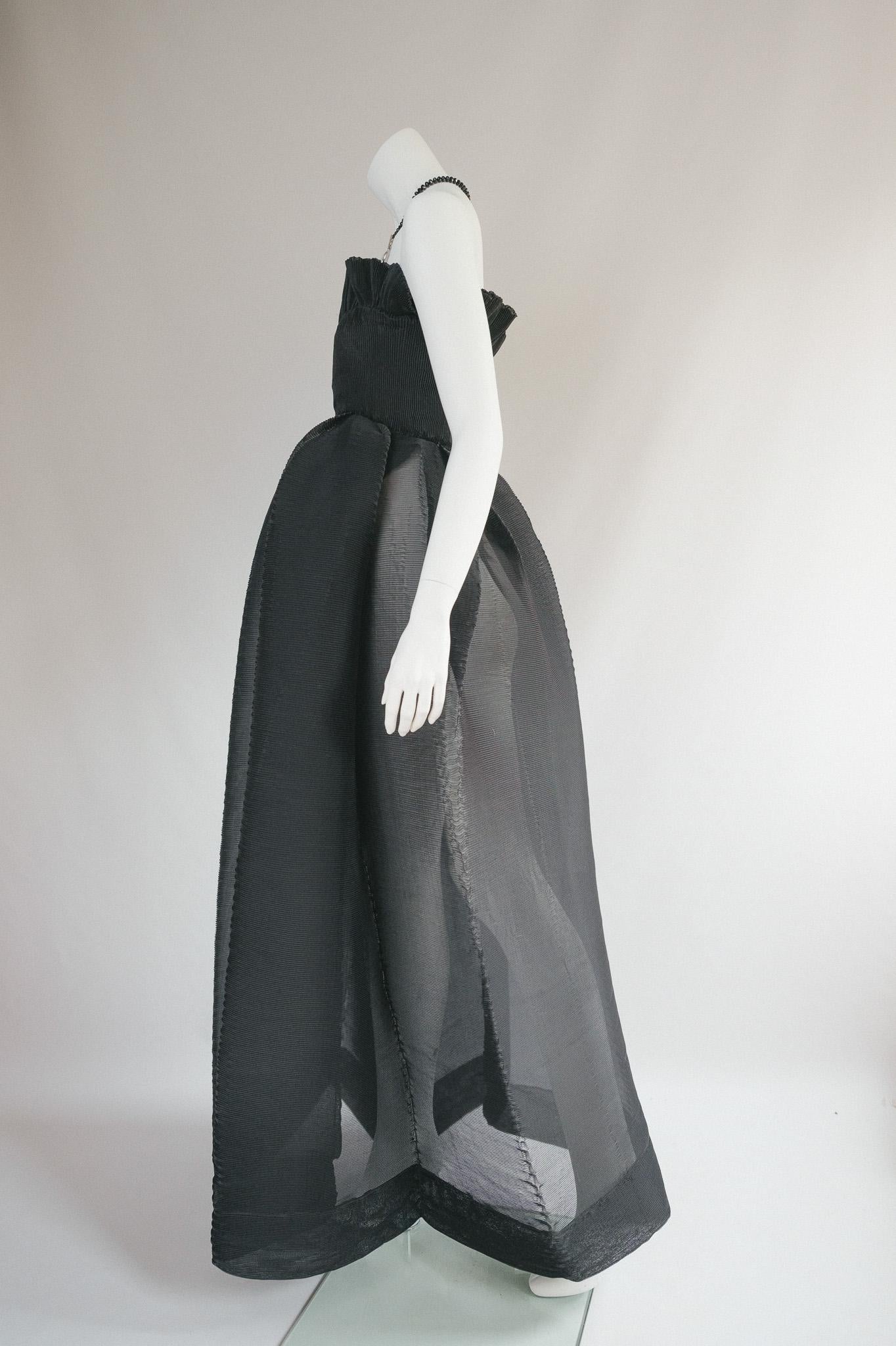 Archival Couture Anfang 1988 Romeo Gigli plissiertes Pliss-Kleid (Schwarz) im Angebot