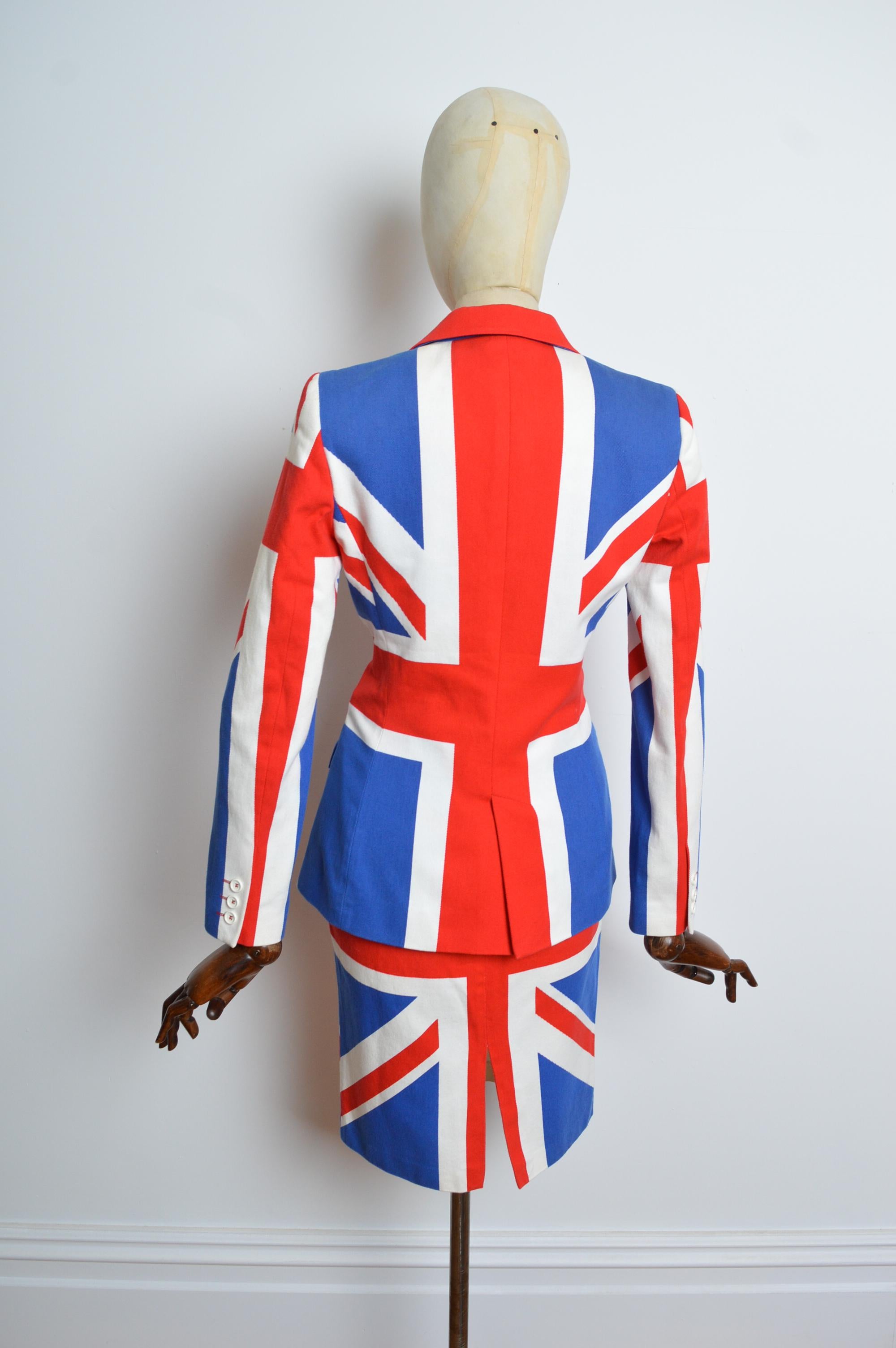Archival DOLCE & GABBANA Union Jack Blazer Jacket and skirt suit set For Sale 8