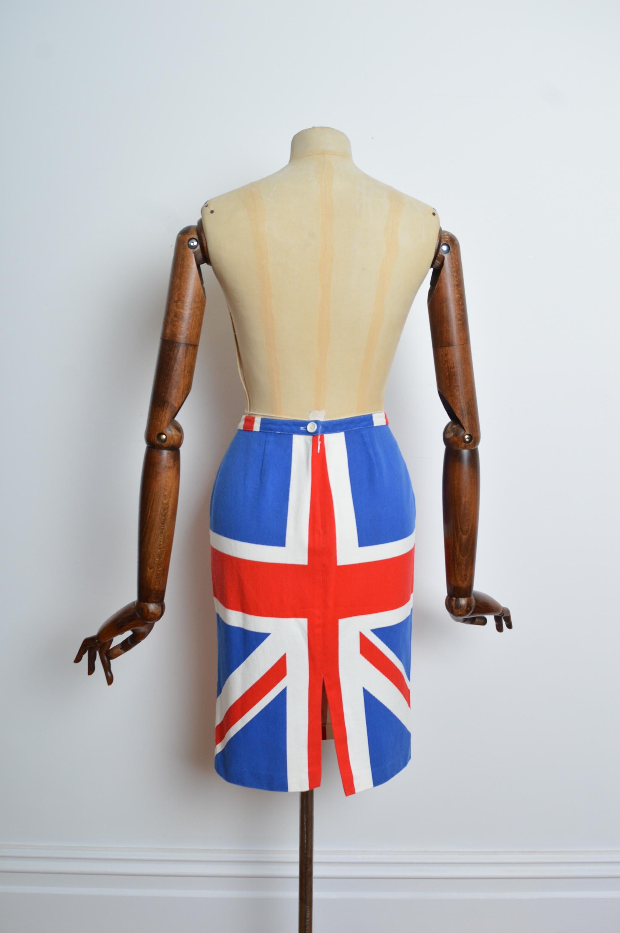 Archival DOLCE & GABBANA Union Jack Blazer Jacket and skirt suit set For Sale 11