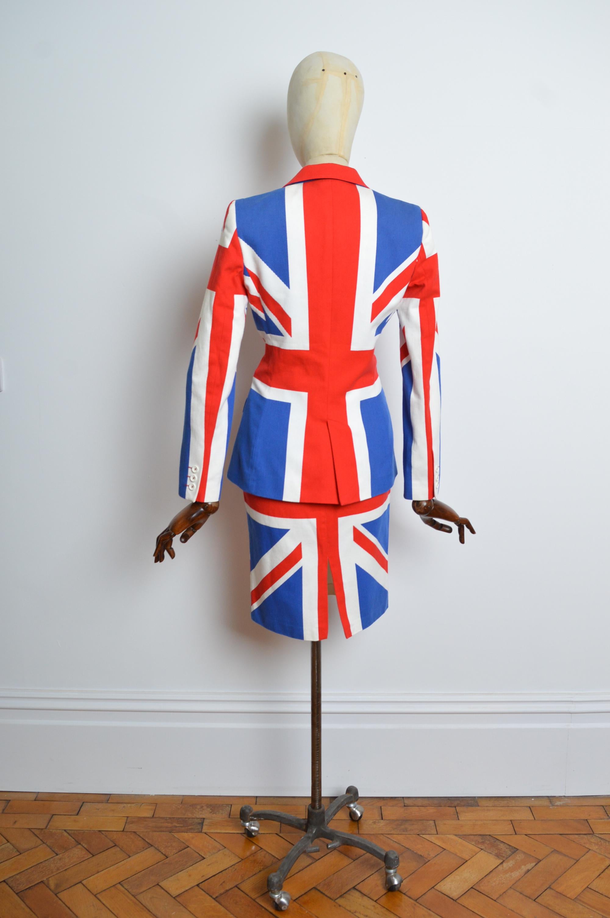 Archival DOLCE & GABBANA Union Jack Blazer Jacket and skirt suit set For Sale 13