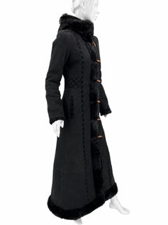 Cappotto d'archivio FW 1997 Gucci x Tom Ford, maxi, in shearling, con cappuccio e monogramma, taglia italiana 40