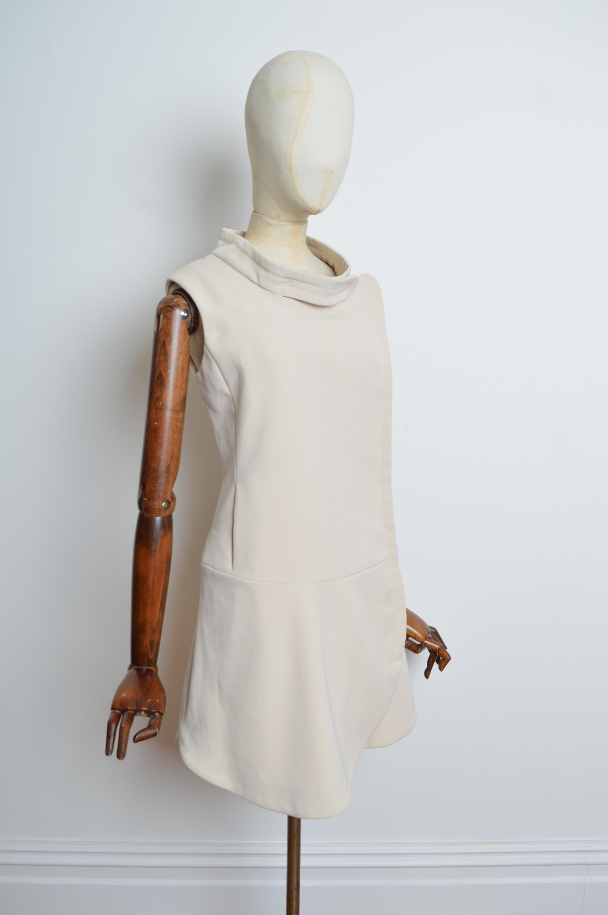 Fall 2009 MiuMiu Vintage Cream Space Age Mod Mini Dress - 1960's Style Shift For Sale 7