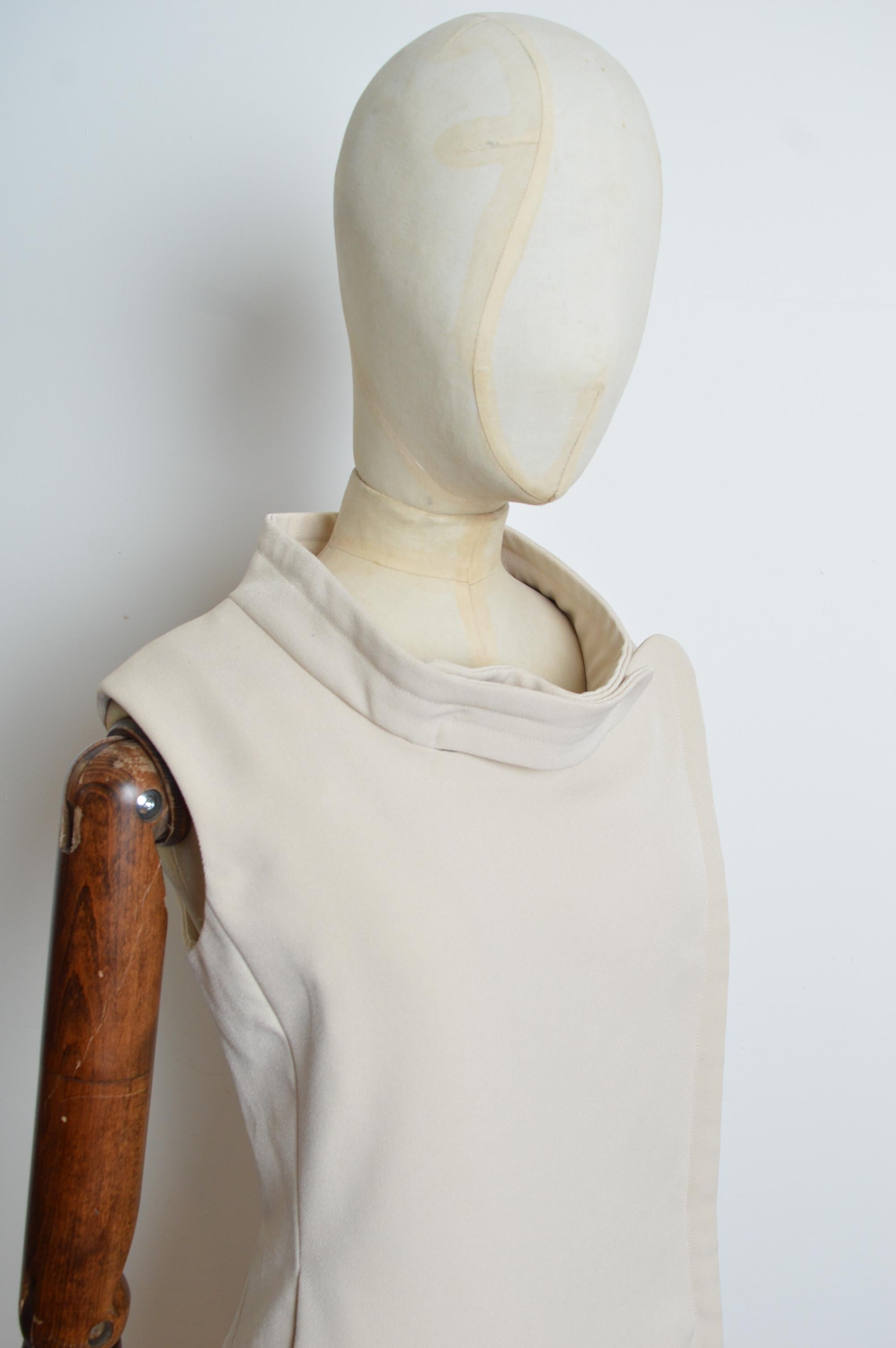 Fall 2009 MiuMiu Vintage Cream Space Age Mod Mini Dress - 1960's Style Shift For Sale 9
