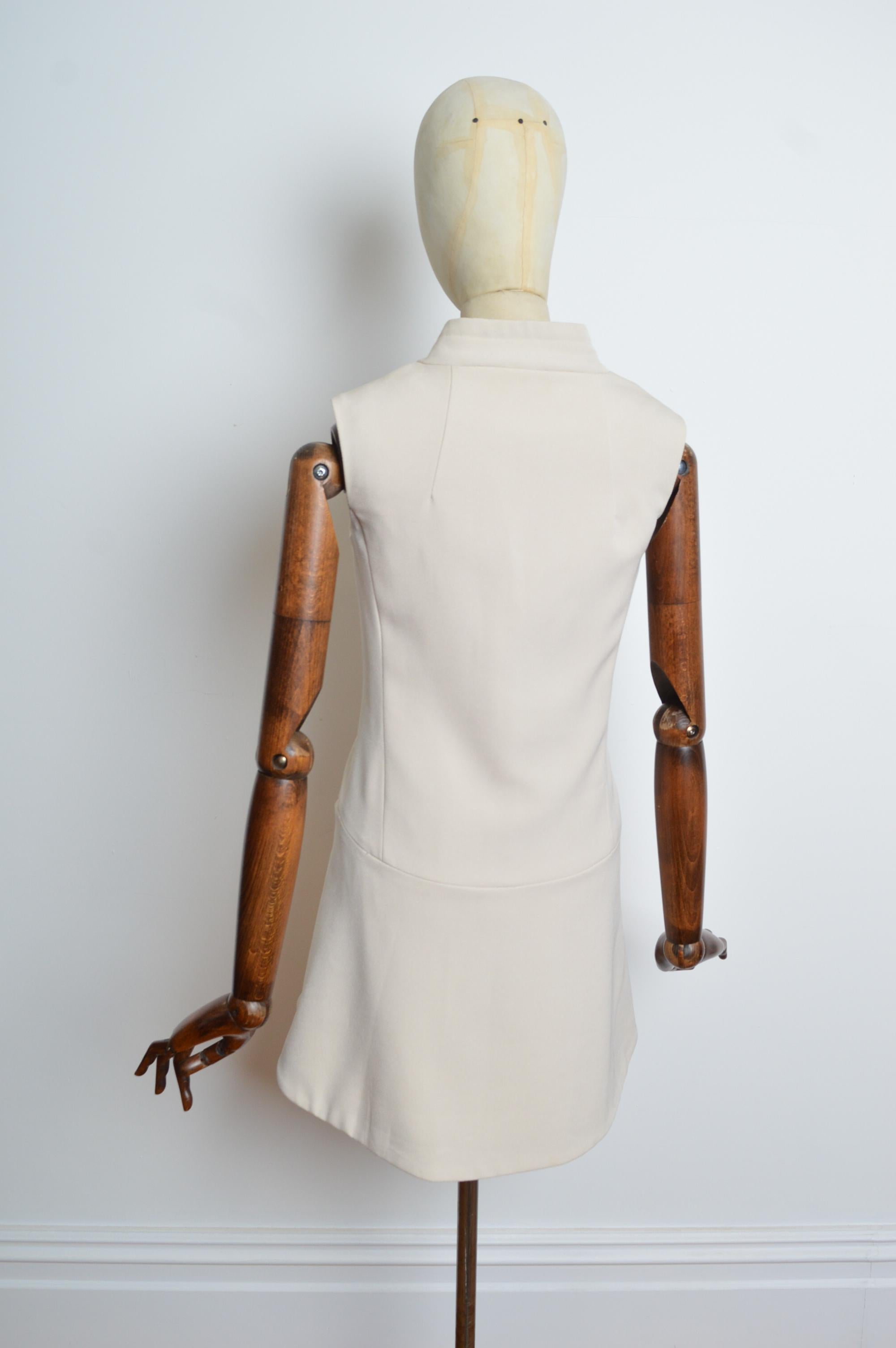 Fall 2009 MiuMiu Vintage Cream Space Age Mod Mini Dress - 1960's Style Shift For Sale 11