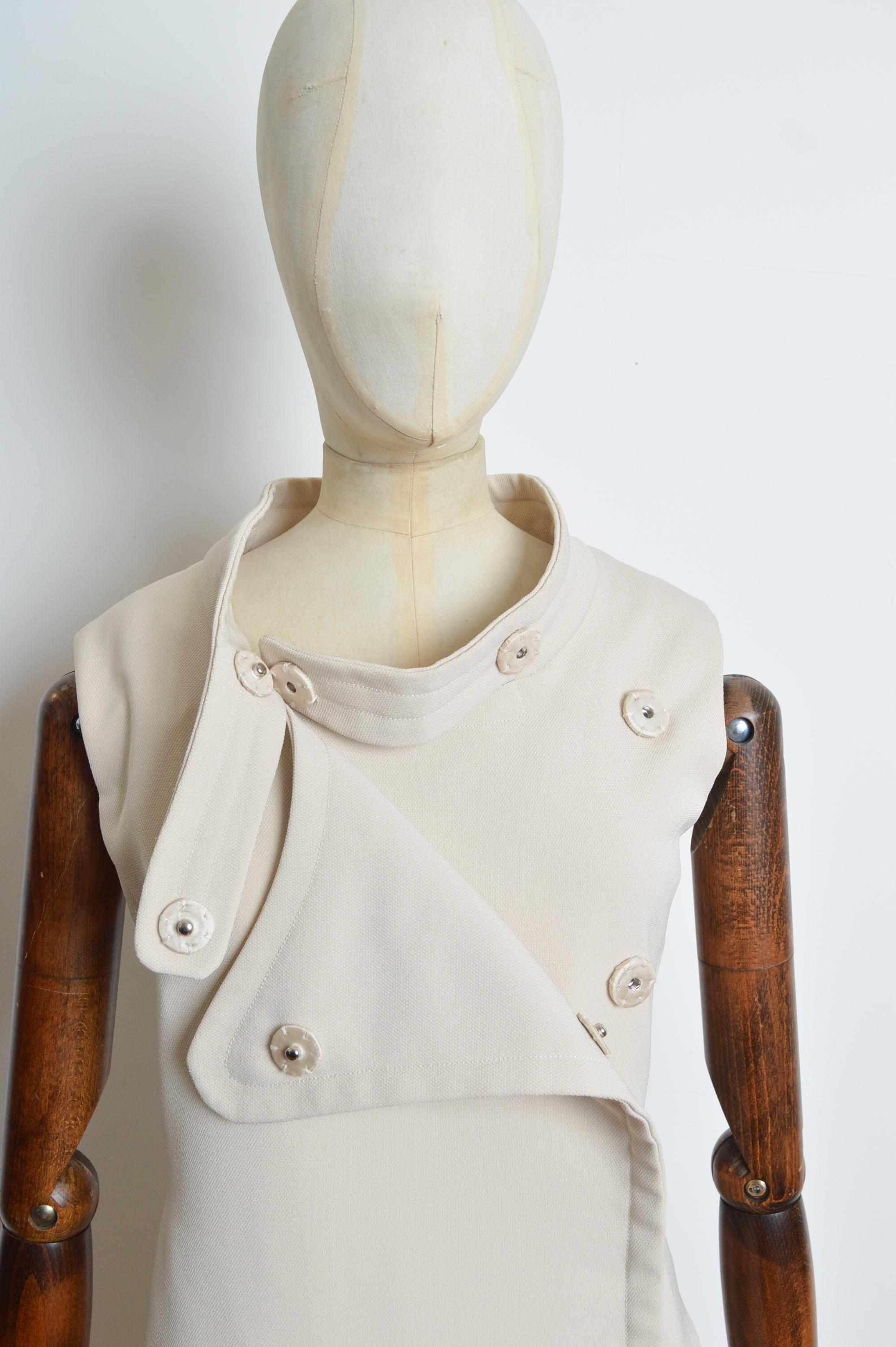 Fall 2009 MiuMiu Vintage Cream Space Age Mod Mini Dress - 1960's Style Shift For Sale 4