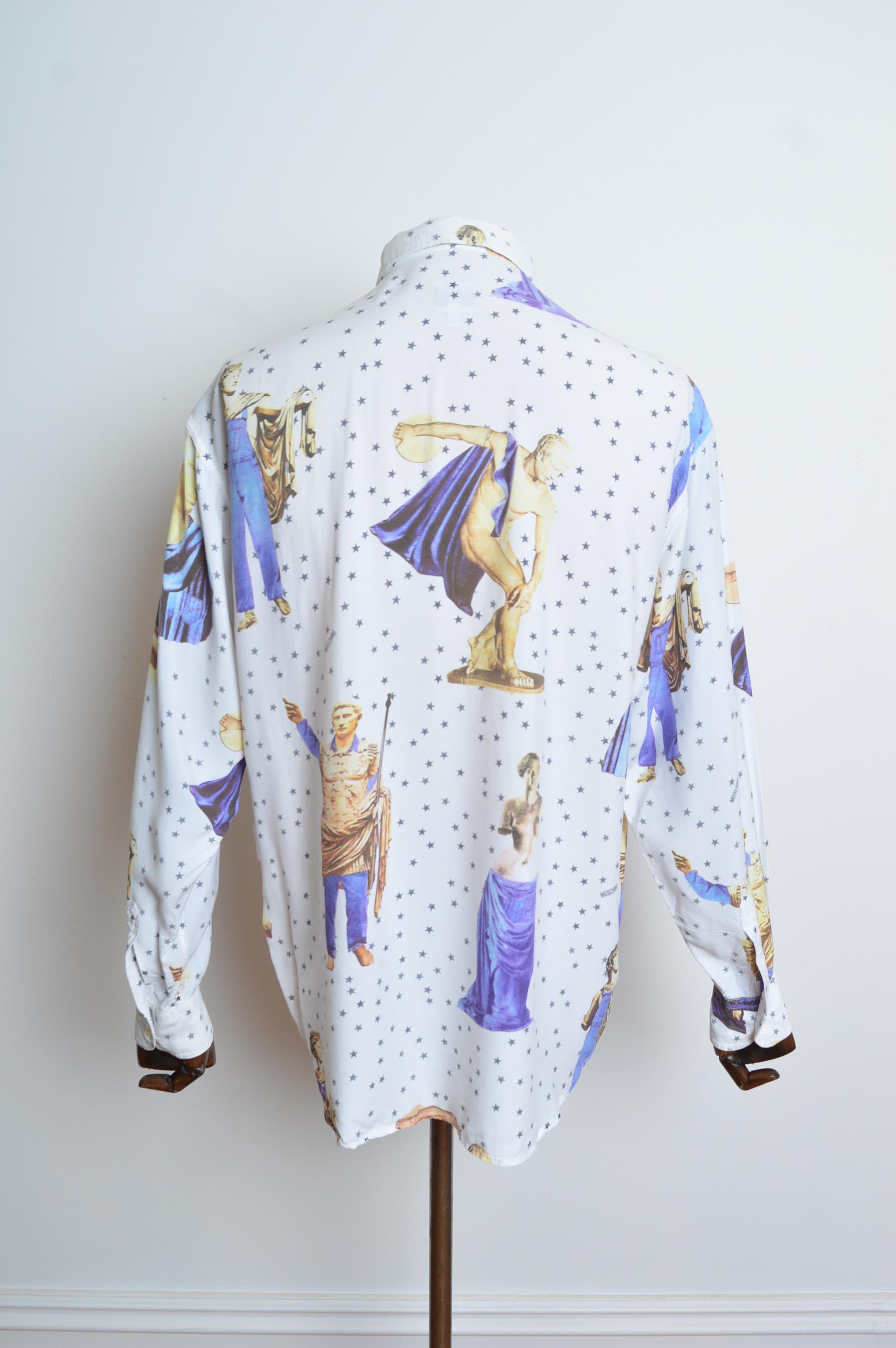 Archival MOSCHINO weißes Römisches Reich Skulptur Druck Rayon Shirt um 1990. im Angebot 6