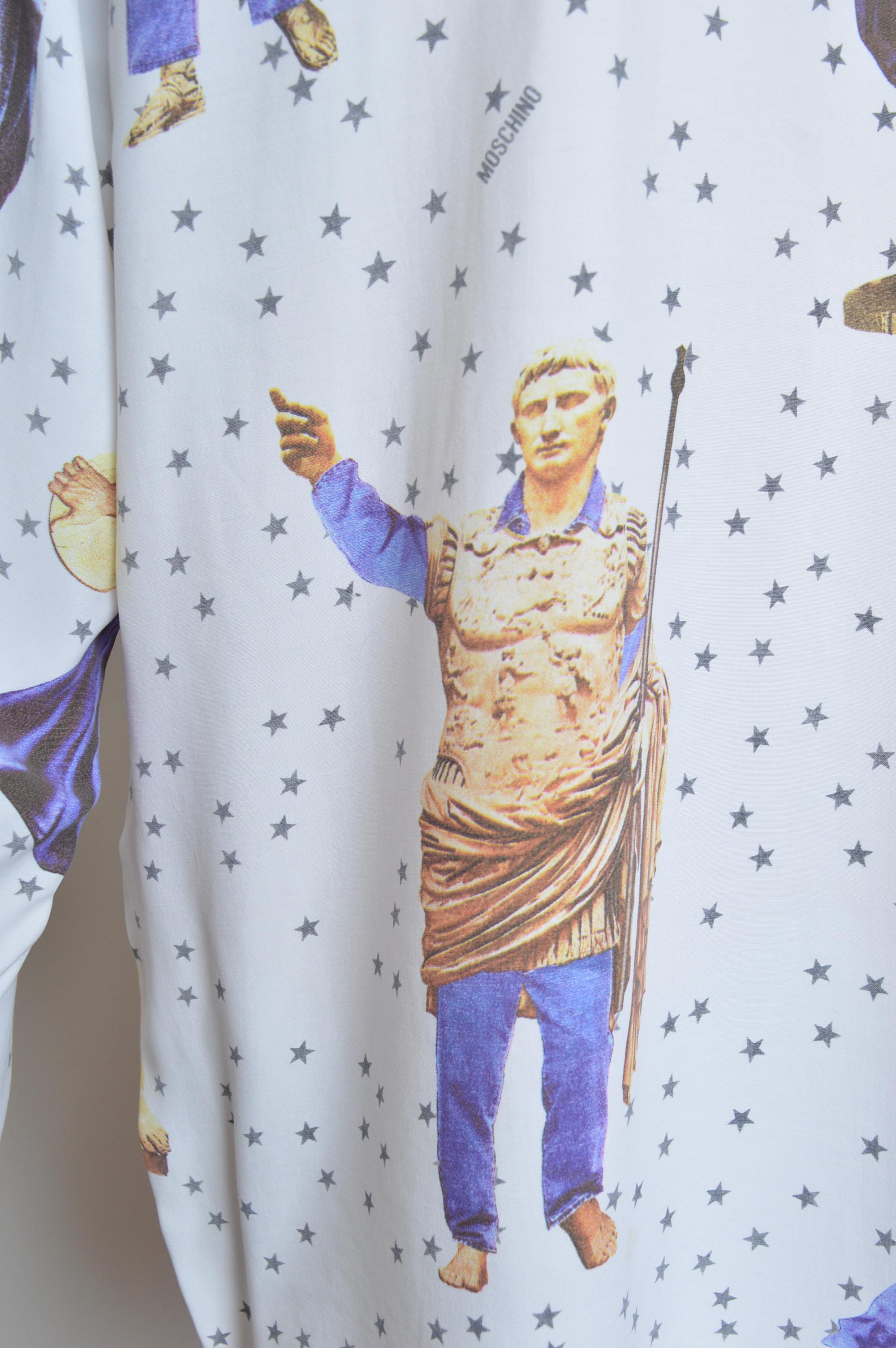 Archival MOSCHINO weißes Römisches Reich Skulptur Druck Rayon Shirt um 1990. im Angebot 8