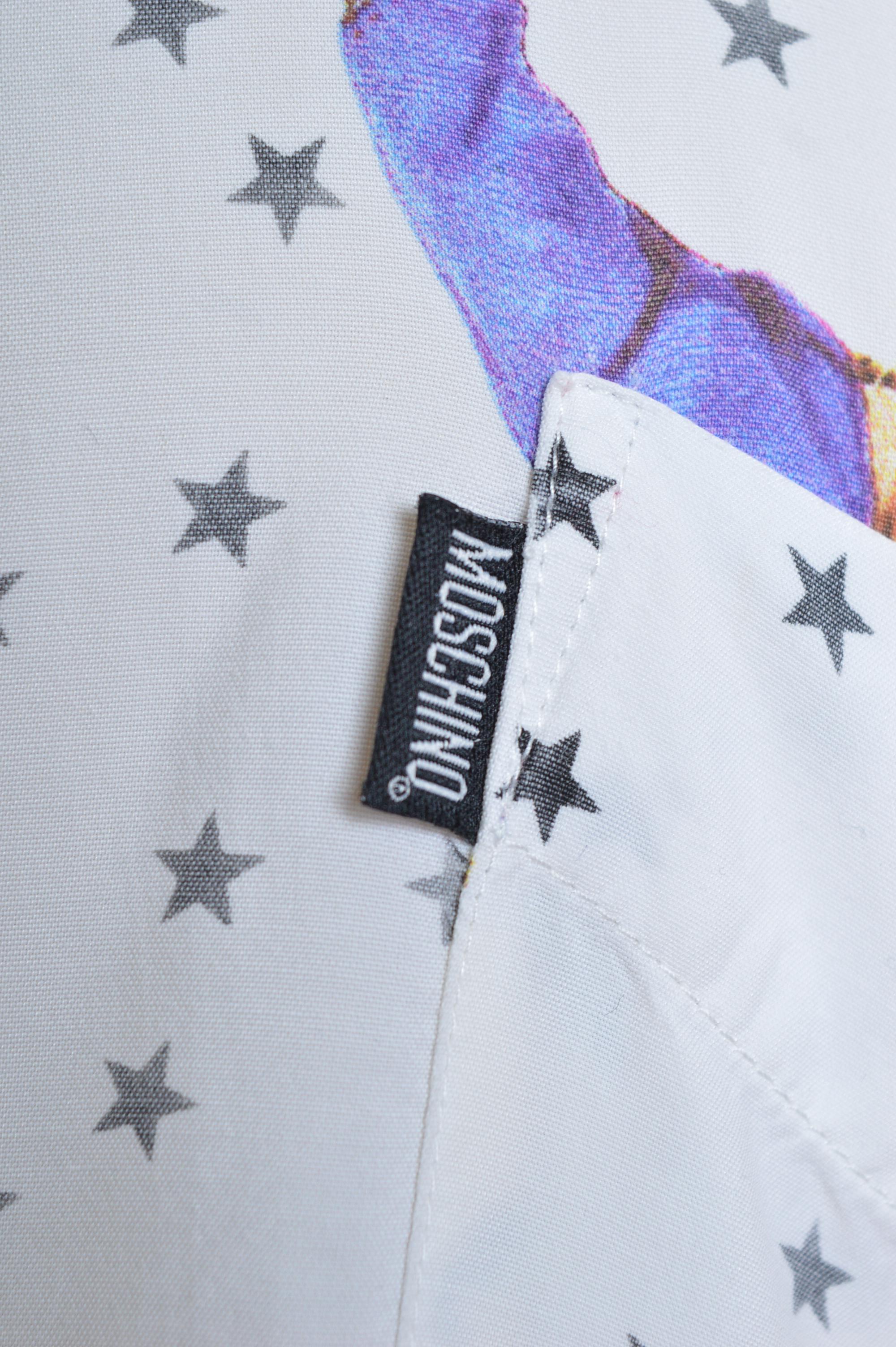 Archival MOSCHINO weißes Römisches Reich Skulptur Druck Rayon Shirt um 1990. im Angebot 1