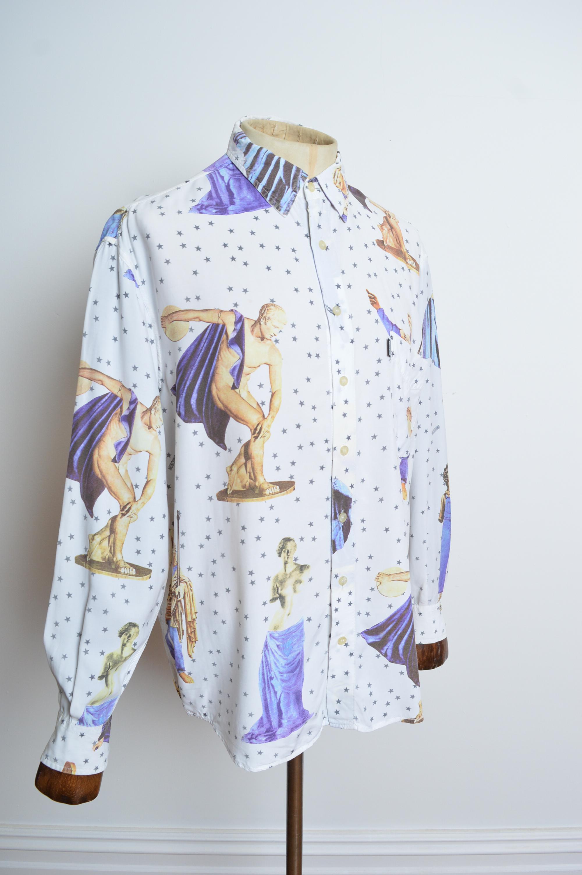 Archival MOSCHINO weißes Römisches Reich Skulptur Druck Rayon Shirt um 1990. im Angebot 2