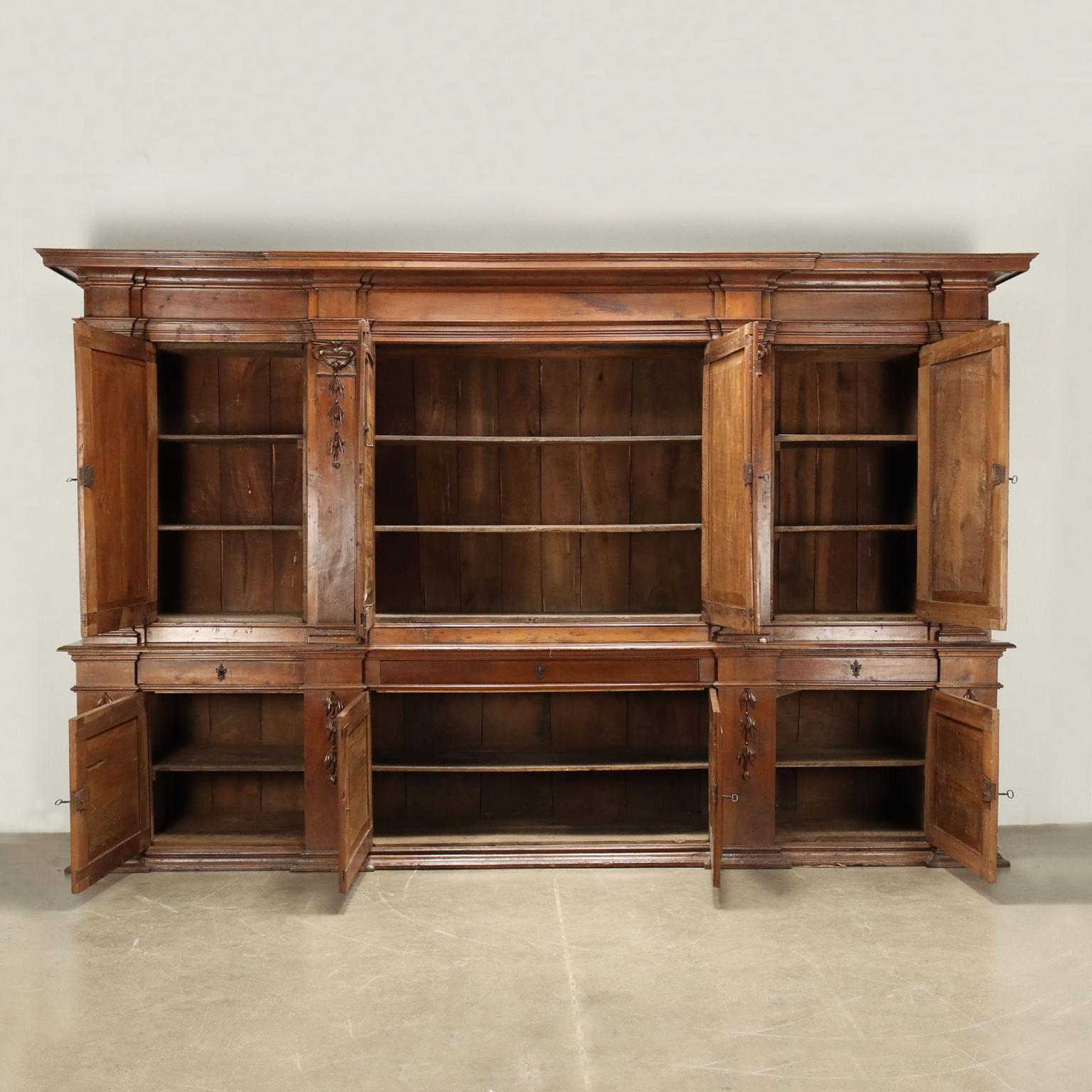 Archive Cabinet Walnut Italy XVIII Century In Good Condition In Milano, IT