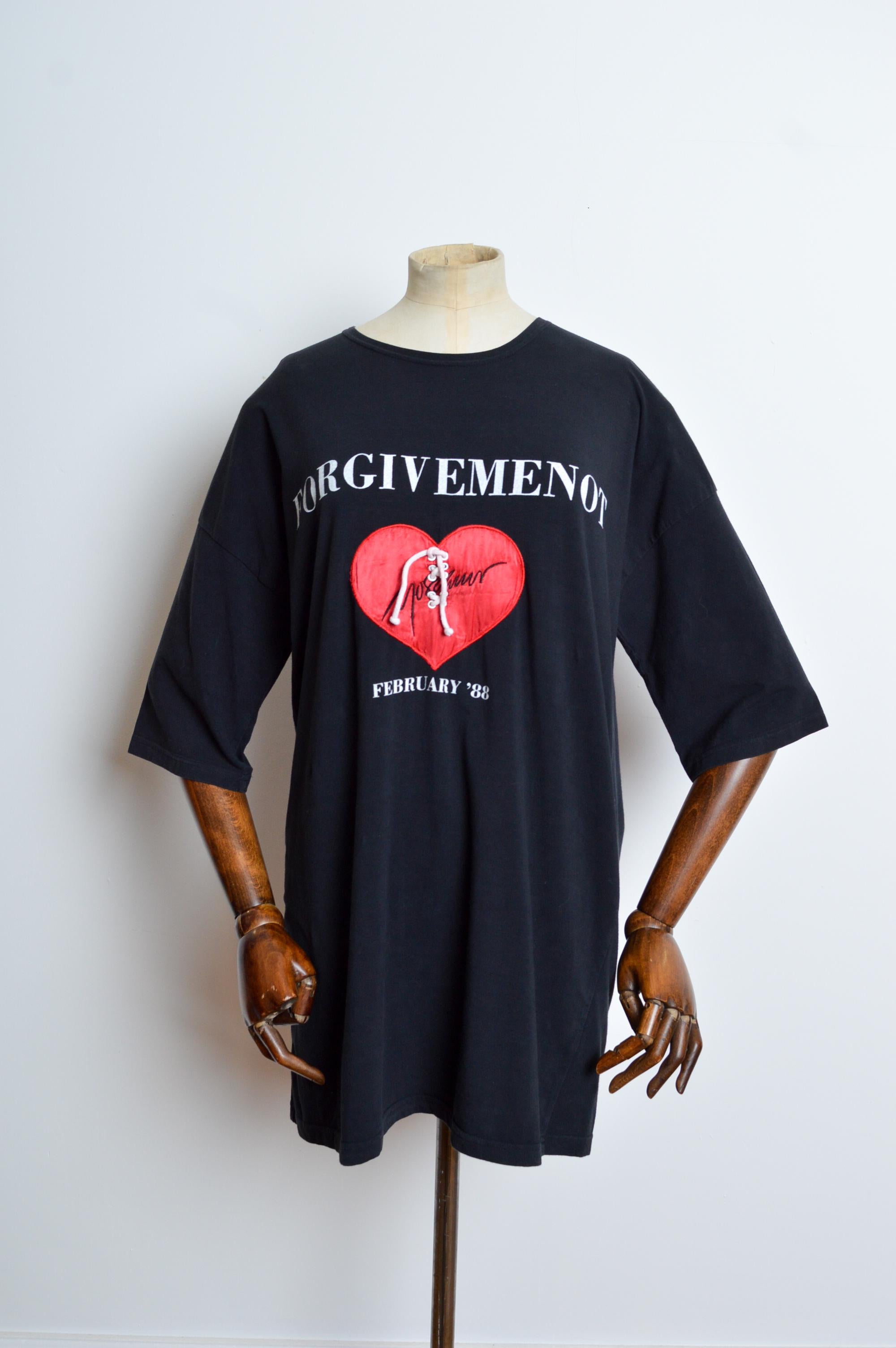 Nero Archivio MOSCHINO 1988 Forgive Me Not LGBTQ Aids History - Maglietta oversize nera in vendita