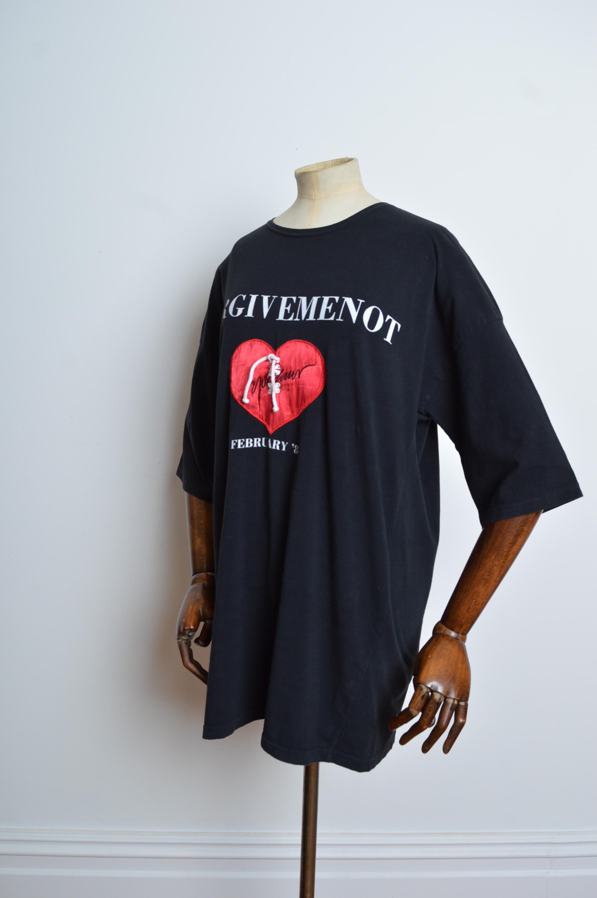 Archivio MOSCHINO 1988 Forgive Me Not LGBTQ Aids History - Maglietta oversize nera in vendita 2