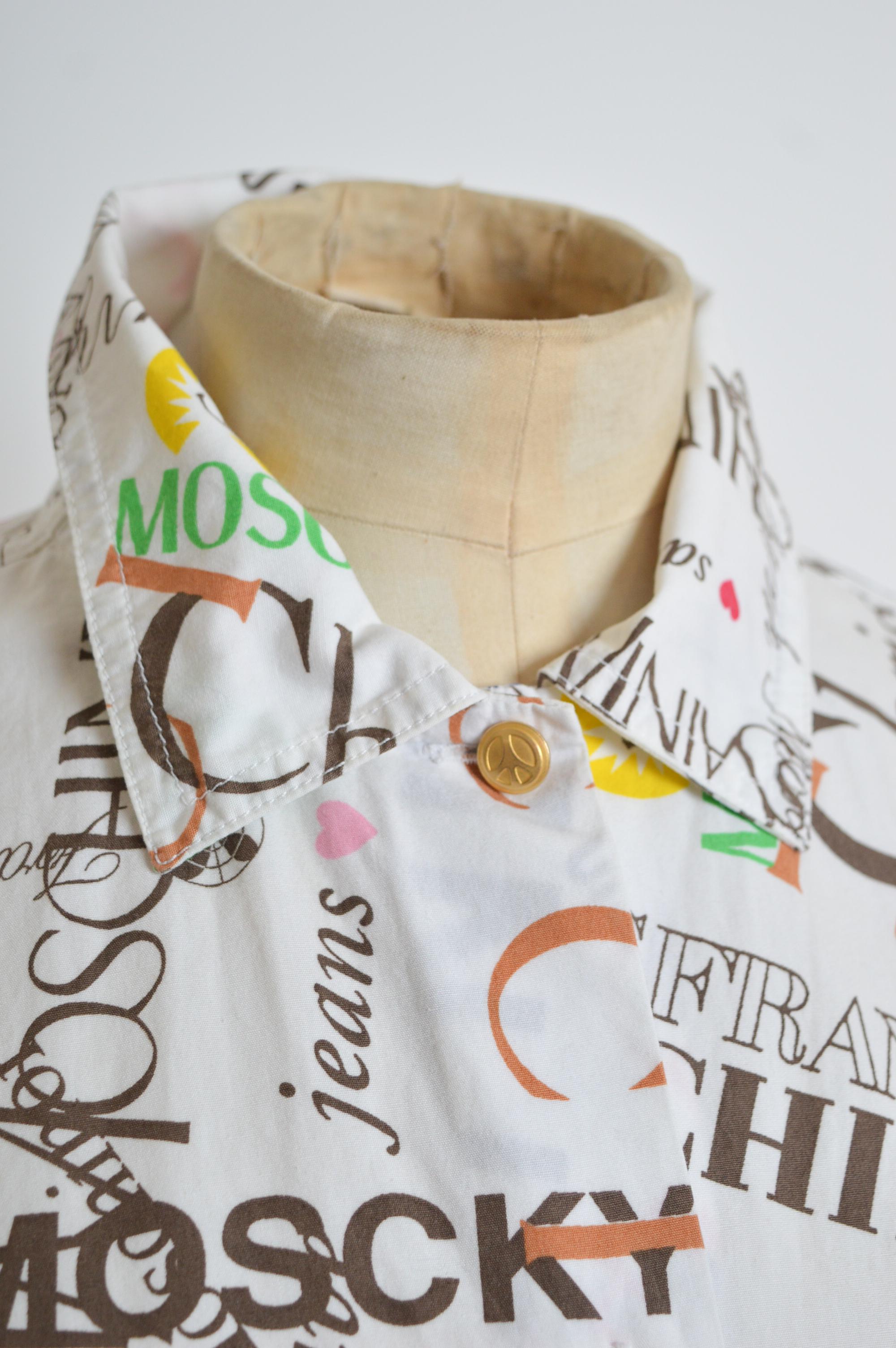 Gris Chemise à imprimé de marques colorées Slogan all over Fun Loud Archive MOSCHINO, années 1990 en vente