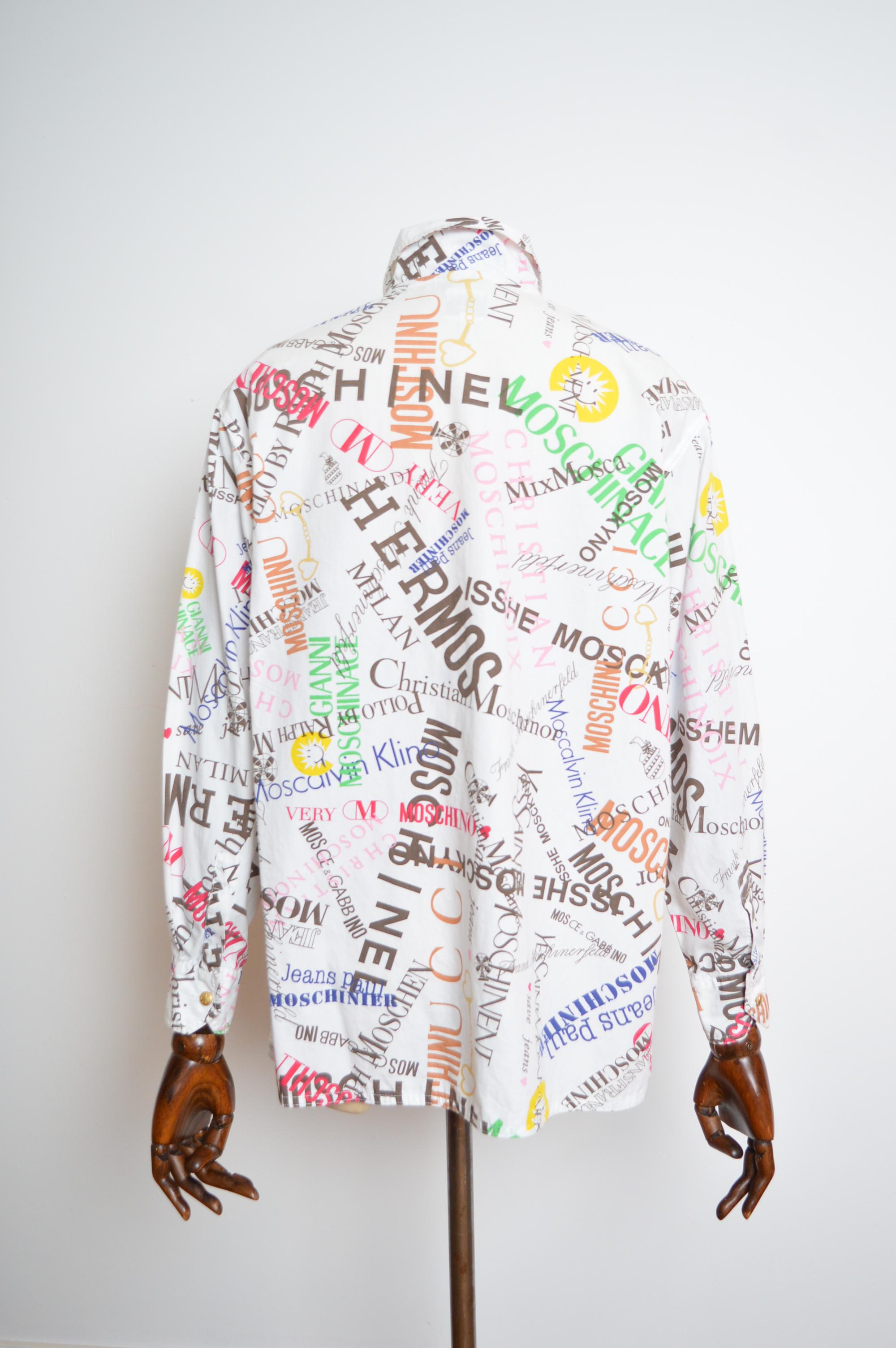 Chemise à imprimé de marques colorées Slogan all over Fun Loud Archive MOSCHINO, années 1990 Pour femmes en vente