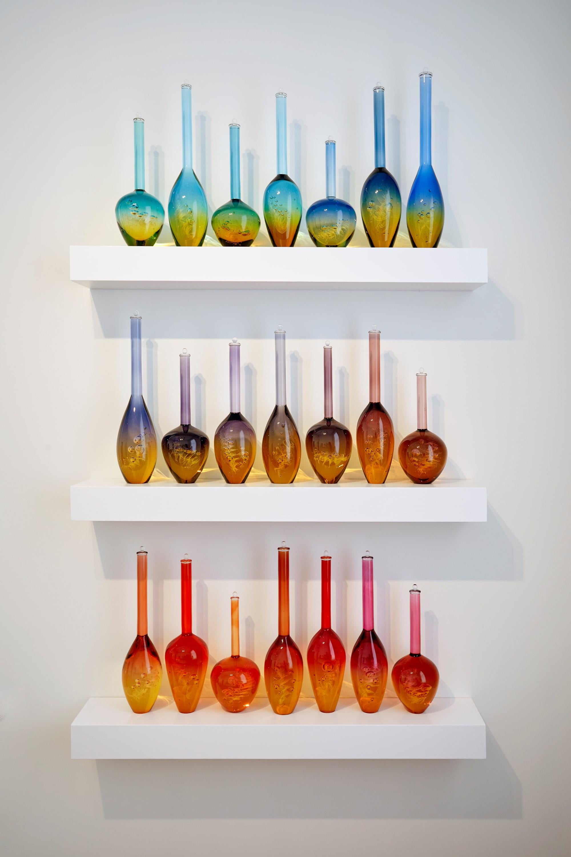 Archive of DNA: Allel 1 D7S820a, ein Kunstwerk aus Gold- und Aquaglas von Louis Thompson (Organische Moderne) im Angebot
