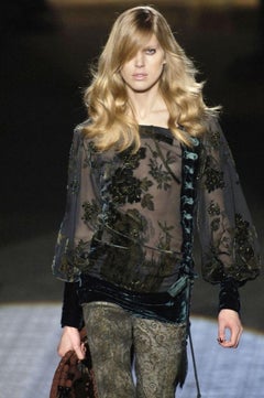 Archives Roberto Cavalli Automne-Hiver 2006 : haut transparent en velours de soie vert émeraude, défilé n° 42