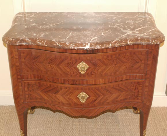 Petite Bombe Swedish Commode