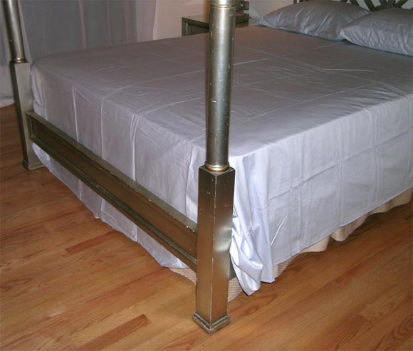 Unknown ELEGANT LEAFED  QUEEN  SIZE CANOPY BED