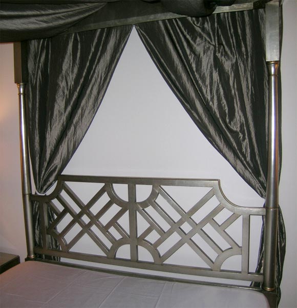 Wood ELEGANT LEAFED  QUEEN  SIZE CANOPY BED