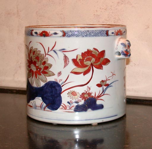An 18th century Japanese Imari porcelain cache pot.