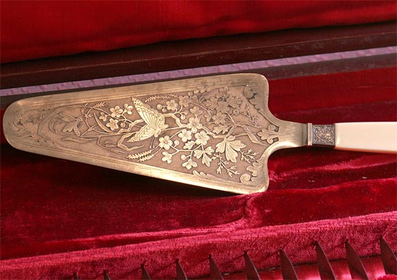 Schachtel mit Messern und Servierbesteck aus Elfenbein 3