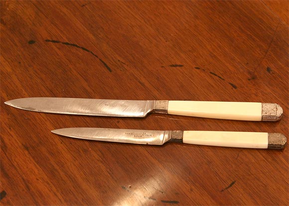 Schachtel mit Messern und Servierbesteck aus Elfenbein 4
