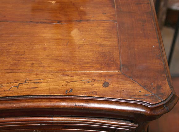18th c. Walnut Commode For Sale 4