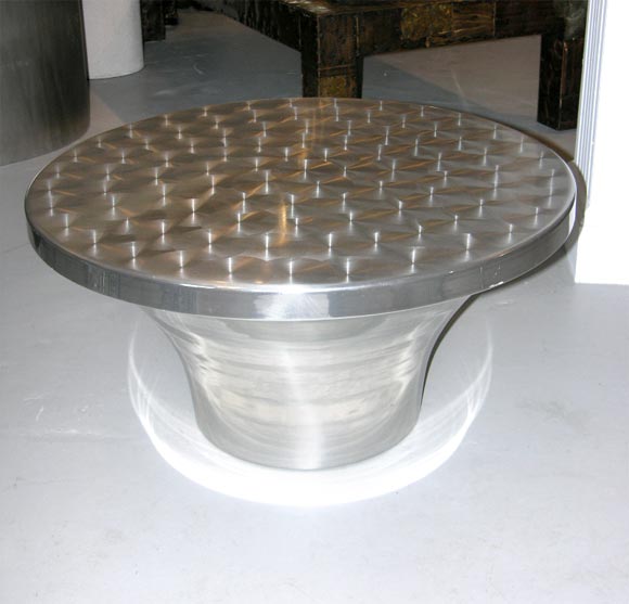 Directional Side Table In Excellent Condition For Sale In East Hampton, NY
