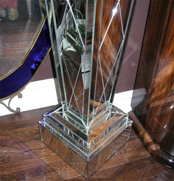 mirrored pedestal column