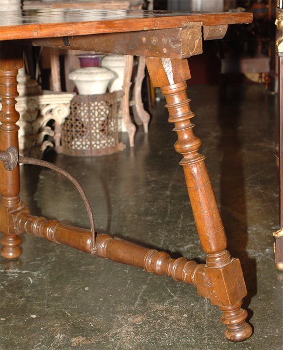 18th Century Spanish Walnut Table In Excellent Condition For Sale In San Francisco, CA