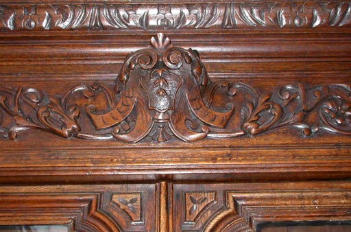 Victorian Carved Oak Hutch with Glass Front Cabinet In Good Condition In Bridgehampton, NY