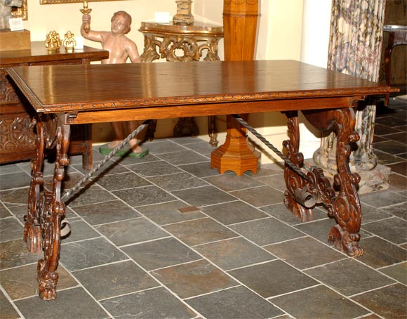 Italian baroque walnut lire table