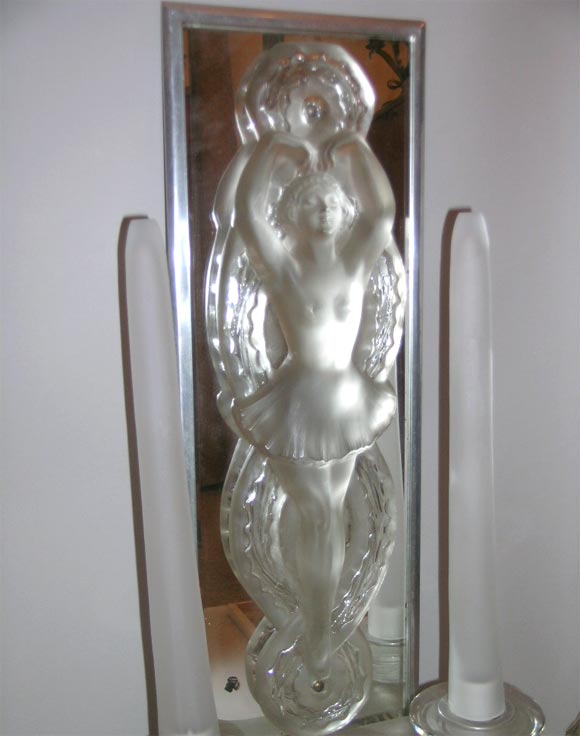 Paire d'appliques Art Déco figuratives de Marc Lalique Bon état - En vente à Bridgewater, CT