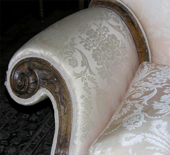 Italian Venetian 18th Century Rococo Walnut  Settee For Sale