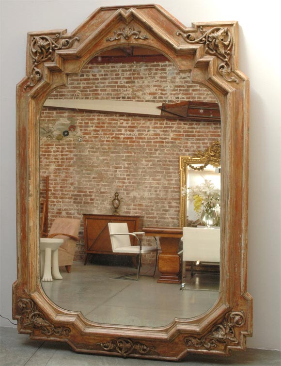 Important 19th century Italian neo-Gothic carved wood mirror, original patina.